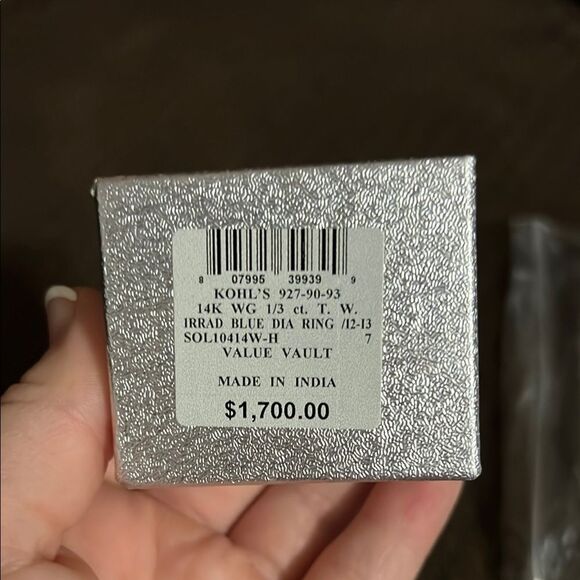 Elegant Silver and Blue Stone diamond Ring - Picture 6 of 9